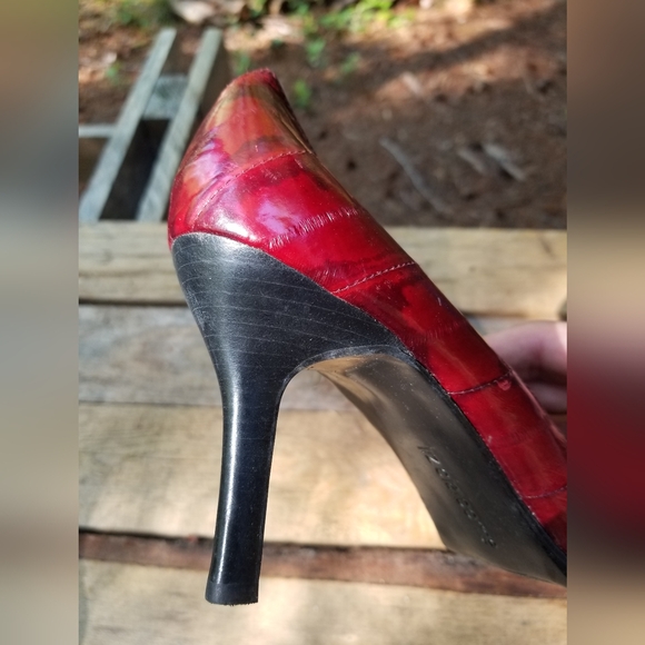 Size 9.5 High Heel Pumps Shoes Liz Claiborne Red Eelskin Pointed toe ladies - Picture 2 of 12